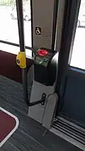 Valideur à l’intérieur du tramway.