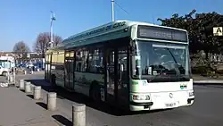 Irisbus-Renault Agora S GNV en ancienne livrée (n°94004) en gare de Meaux.