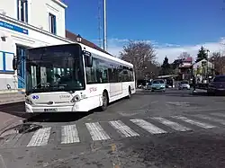 Heuliez GX 327 no&nbsp;525 en gare de Montgeron - Crosne.