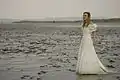«&nbsp;Trash the dress&nbsp;» à la plage.