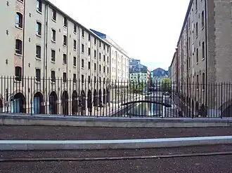 La darse de l'espace du Pont-de-Flandre en 2012, convertie en bassin ornemental.