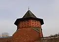 Le pigeonnier octogonal en brique.