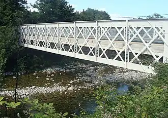 Le pont sur le fleuve Travo de l'ancienne ligne de chemin de fer de la côte orientale. Ouvert à la circulation automobile, récemment rénové.