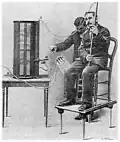Électrothérapie avec le courant à très haute fréquence produit par la bobine de Oudin, inventée en 1895.