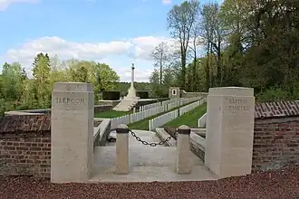 Le cimetière britannique de Trefcon situé sur la commune de Caulaincourt.