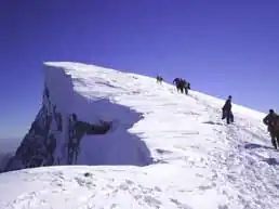 Groupe d'alpinistes au sommet du Trem.
