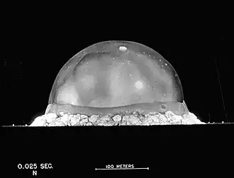 Bulle de plasma de 266 mètres de diamètre formée par Gadget, lors de l'essai Trinity, après 0,025 seconde.