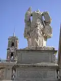 Le même trophée vu sous un angle différent.