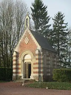 Vue de la chapelle du  parc du château.