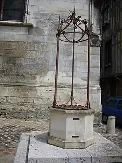 devant l'église st-Pantaléon,