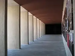 Arcades du centre pastoral.