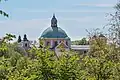 La basilique, vue de loin.