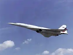 Photographie de l'avion en vol (vue de côté)