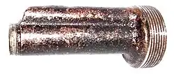 Tube cylindrique soudé sur un socle fileté.