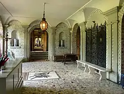 L'entrée.