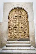 Porte d'entrée.
