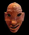 Masque négroïde de Dermech, H 0,19&nbsp;m, terre cuite moulée et retouchée (VIIe – VIe&nbsp;siècle av. J.-C.).