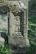 Stèle avec signe de Tanit et symboles astraux.