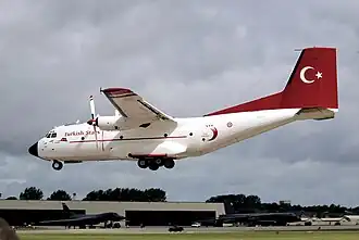 L'un des avions de support de l'équipe, un C-160D Transall de l'armée de l'air turque, au moment de son atterrissage en 2008.