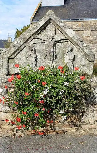 Calvaire et tympan de Coët-Bugat.