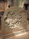 Śiva dansant. Tympan. Mỹ Sơn, tour sanctuaire C1. circa VIIIe&nbsp;siècle. Grès. H. 143&nbsp;cm.