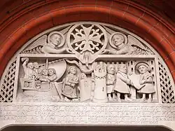 Tympan installé au-dessus de la porte du temple lors du 400e&nbsp;anniversaire de l'Église.