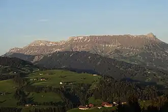 Vue sur la face nord-ouest de la Schratteflue.