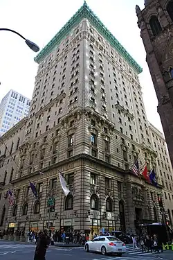 Vue de l'angle de la Cinquième Avenue et de la 55e Rue