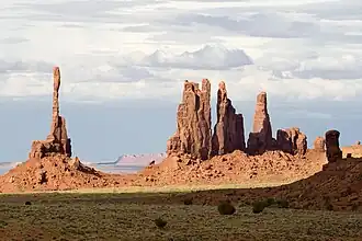 Vue du Totem Pole, à gauche.
