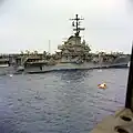 Le module de commande près du porte-avions Bennington