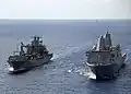 Frankfurt am Main avec le vaisseau américain USS&nbsp;Mesa Verde&nbsp;(LPD-19).
