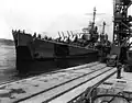 Le USS&nbsp;San Diego&nbsp;(CL-53) arrivant le 30 août 1945.