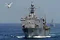 L'USS Whidbey Island après un ravitaillement par hélicoptère dans le golfe Persique (14 septembre 2006)