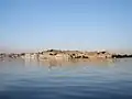 Au premier plan, le Lake Palace Hotel et à l'arrière-plan, le City Palace
