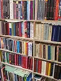 Pendant la foire, des ventes et des échanges de livres anciens ont également lieu.