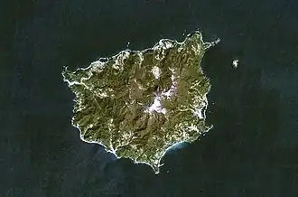 Photo satellite d'Ulleungdo, avec Jukdo à droite de l'image.
