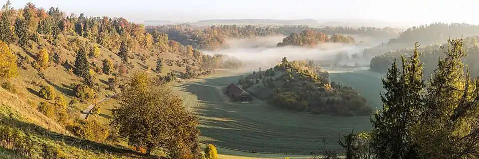 Une vallée douce ensolleillée.