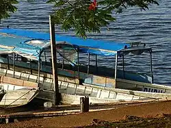 Une pirogue taxi pour ralier le Brésil.