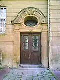 Une porte du lycée