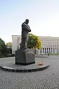 Administration de l'oblast et statue de Taras Chevtchenko.