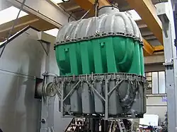 Démoulage d'une cuve.