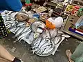 Exemple d'étal de marché humide ne respectant pas les règles basiques d'hygiène (Chinatown de Yangon).