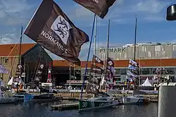 Up Sailing - Unis Pour La Planète à qua dans le port du Havre au milieu d'autres Class40 de la flotte