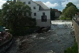 La Fyris près de l'ancien moulin de l'Université d'Uppsala devenu le musée régional