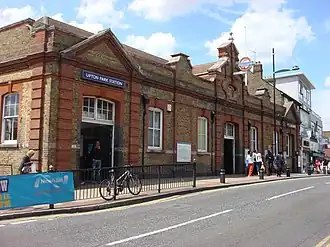 Image illustrative de l’article Upton Park (métro de Londres)