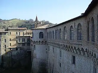 Urbania, Ville médiévale et une des capitales renaissantes de la Majolique (céramique).