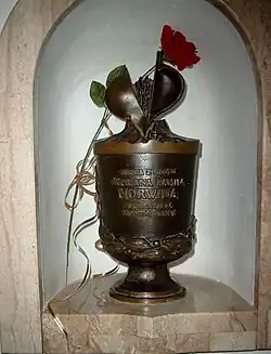 Urne contenant de la terre où a été enterré Cyprian Kamil Norwid en France.