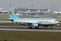 Airbus A310-200 d'Uzbekistan Airways en partance.
