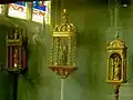 Trois bâtons de confrérie : saint Vincent, la Vierge, saint Joseph.