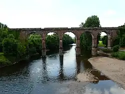 Le viaduc ferroviaire.